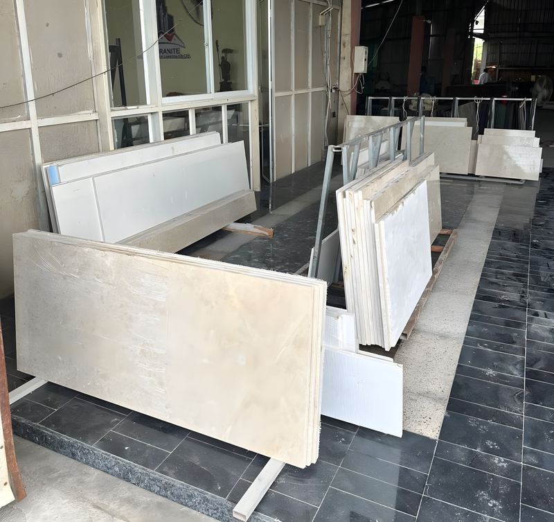 Large-format slabs for countertops